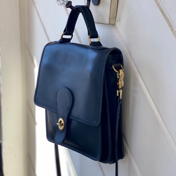 Coach Handbags - COACH BLACK LEATHER VINTAGE STADIUM BAG J8G-5130